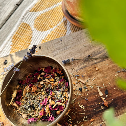 Räucherwerk, sommerliche Räuchermischung, blumiger Duft